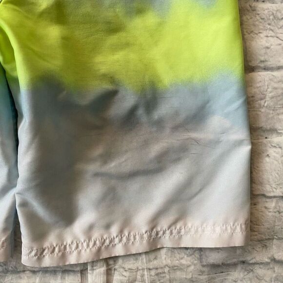 Under armour youth M pull on swim shorts w/mesh lining and drawstring - Picture 6 of 9